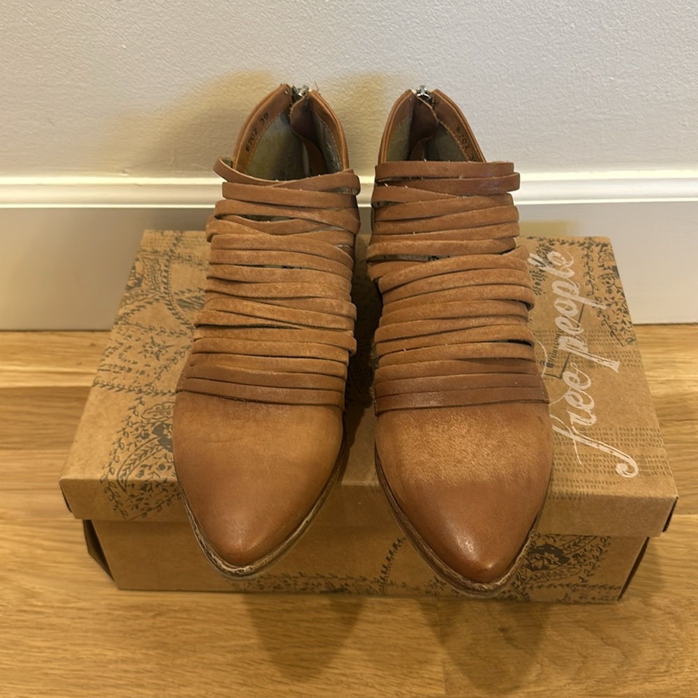 NEW in box Woman’s Free People Lost Valley Distressed Zipper Back Boots Size 39 - Picture 5 of 10